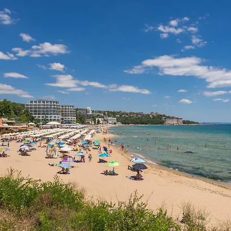 Ivy - Lux With Parking & Pool In Azur Panorama Daire